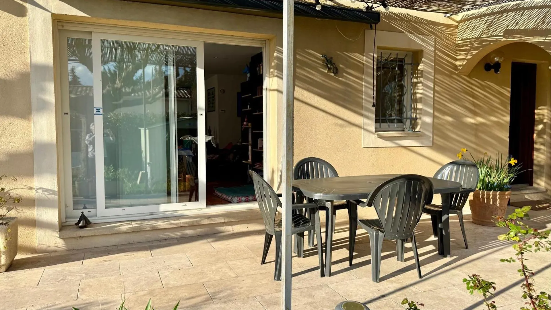 Air-Conditioned House With Private Garden In Le Thor Pets Are Welcome
