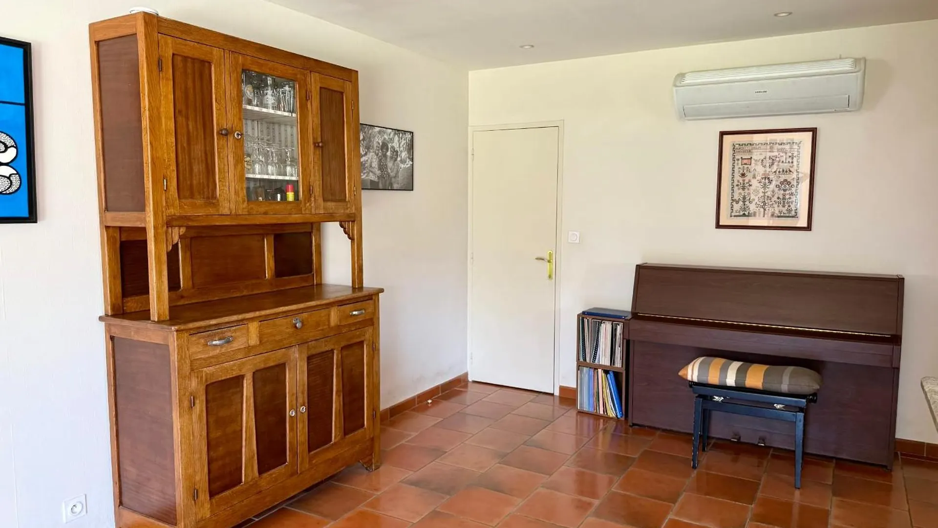 Holiday home Air-Conditioned House With Private Garden In Le Thor Pets Are Welcome France